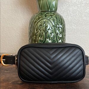 🆕 Steve Madden quilted black belt bag